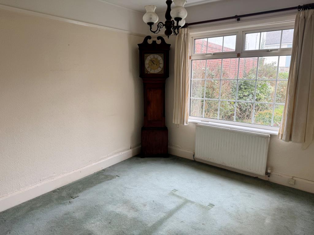 Lot: 53 - FREEHOLD DETACHED CHALET STYLE HOUSE FOR IMPROVEMENT - The Dining Room Looking Forward